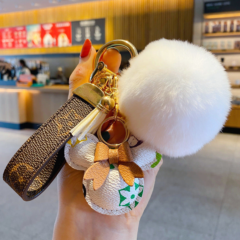 Luxus Mickey kulcstartó – műbőr & Fur Pom Charm