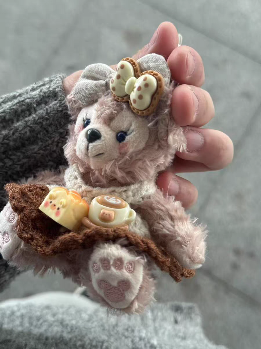Limited Edition Sherry May Plush Keychain - Luxe Teddy Bear Bag Charm för designerhandväskor