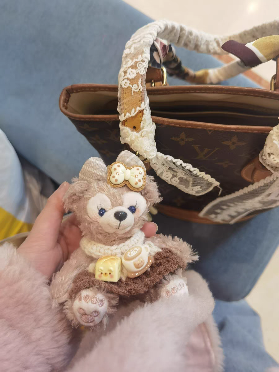 Limited Edition Sherry May Plush Keychain - Luxe Teddy Bear Bag Charm för designerhandväskor