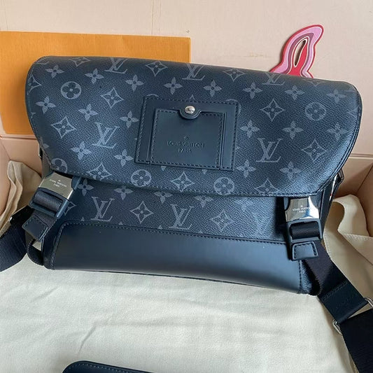ファッショナブルでトレンディなメッセンジャーバッグ