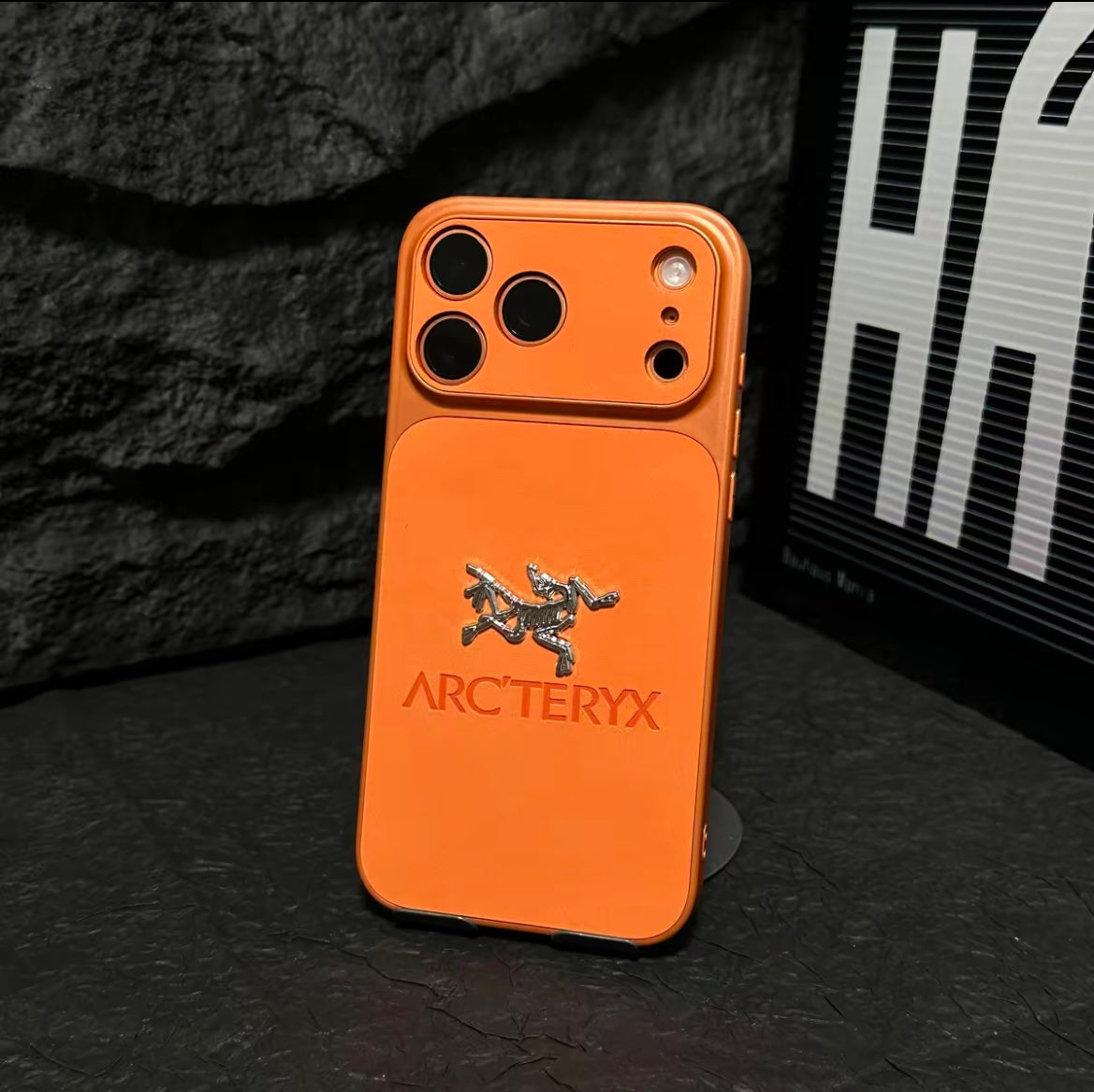 Sleek Luxury Phone Case for iPhone 17 Pro Max