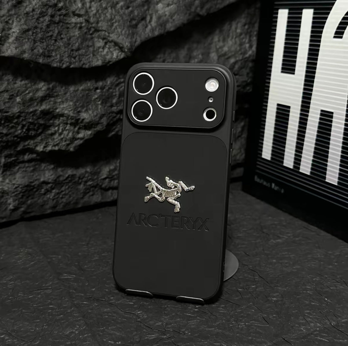 Sleek Luxury Phone Case for iPhone 17 Pro Max
