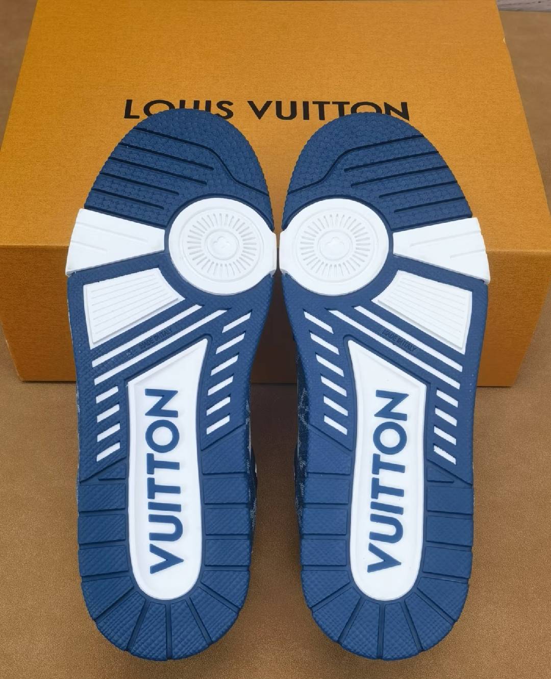Light luxury versatile trendy sneakers for stylish men and women