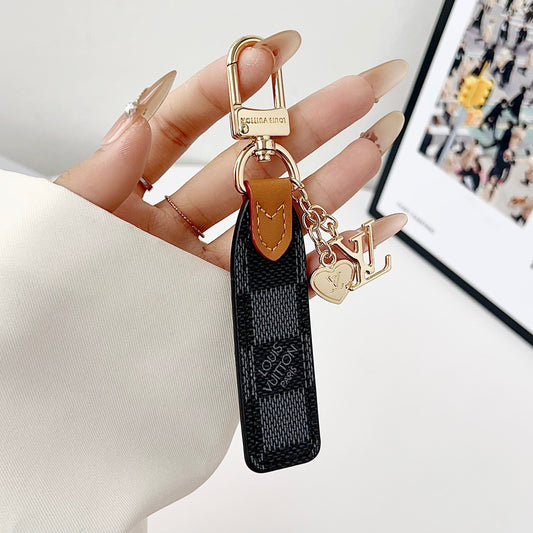 Πολυτελές δερμάτινο μπρελόκ γούρι με χρυσές πινελιές