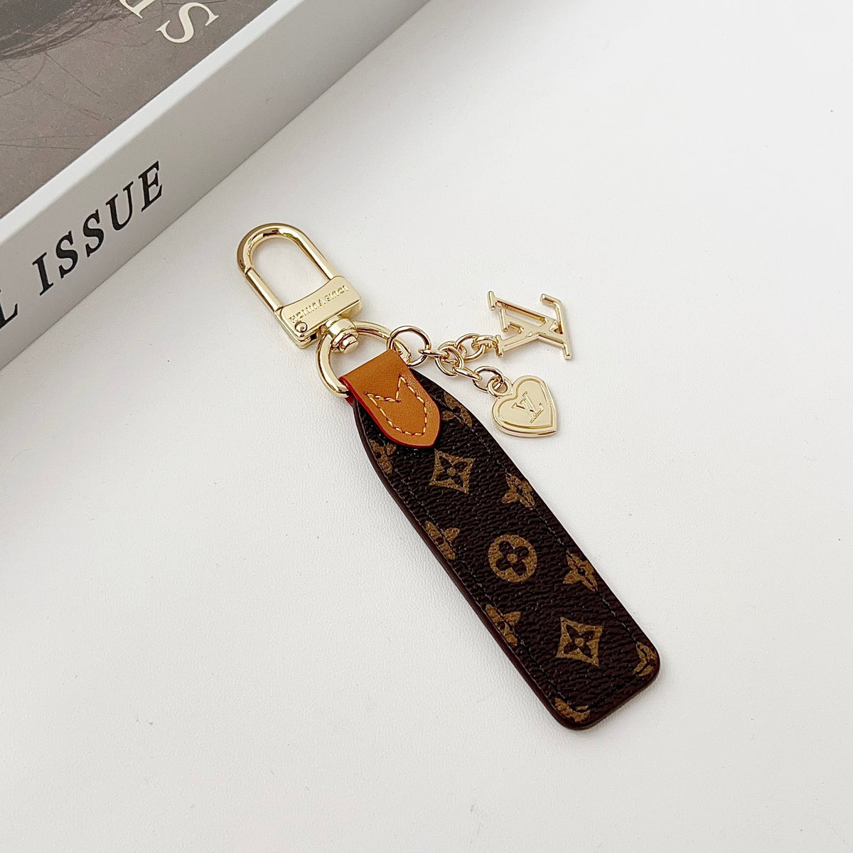Charm Keychain Leathar só le variant Óir
