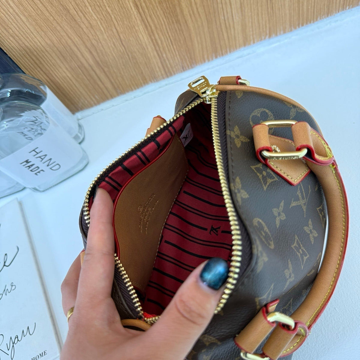 Klasična mini torba s bačvom s monogramom