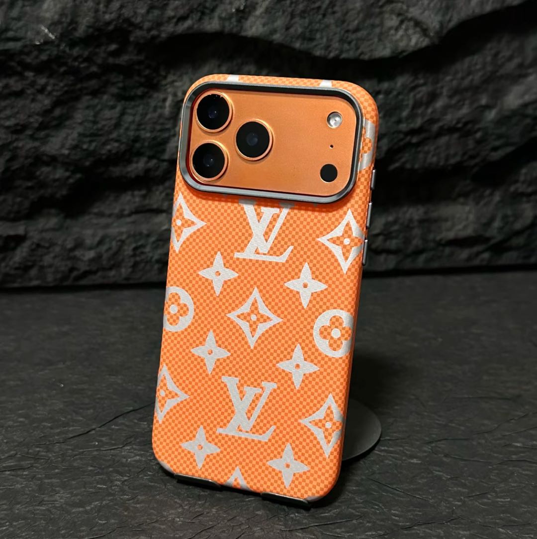 Luxury Checkered iPhone 17 Shockproof Case
