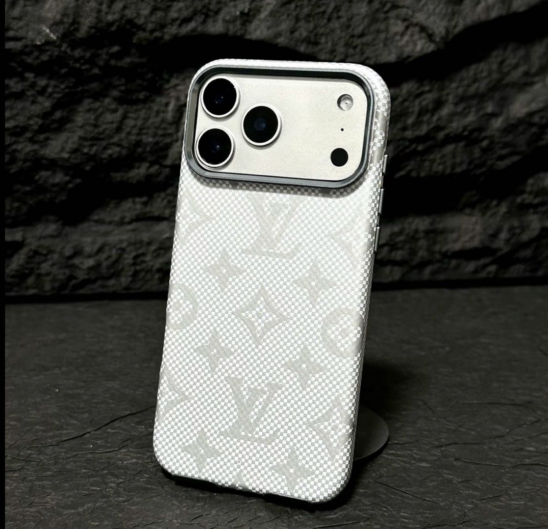 Luxury Checkered iPhone 17 Shockproof Case