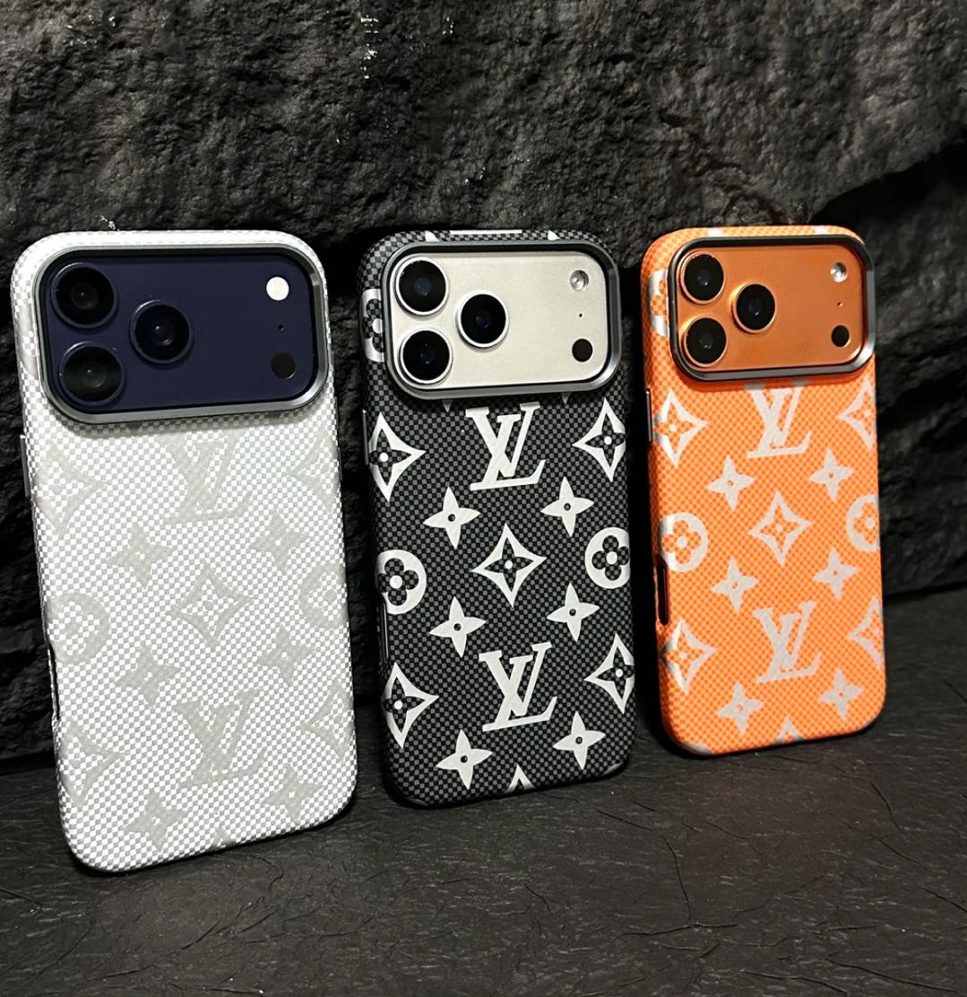 Luxury Checkered iPhone 17 Shockproof Case