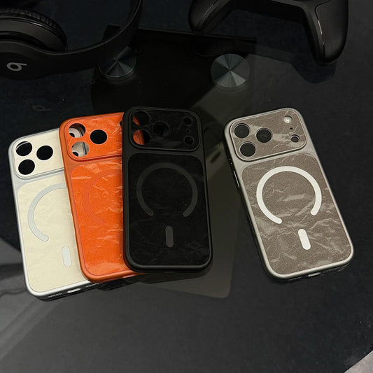スノーテクスチャ仕上げのプレミアムレザーMagSafe対応iPhoneケース