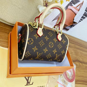 Klasična mini torba s bačvom s monogramom