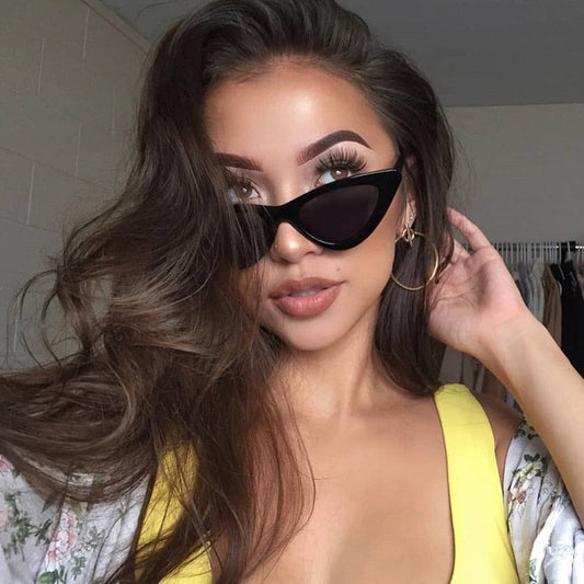 Új Retro divatos napszemüvegek női márkatervező vintage macskaszem fekete fehér napszemüveg női női UV400 Oculos